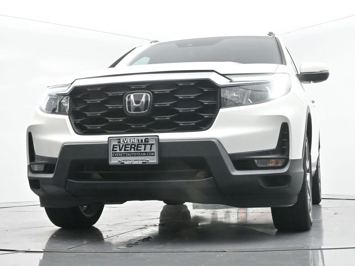 Used 2023 Platinum White Pearl Honda EX-L image 43