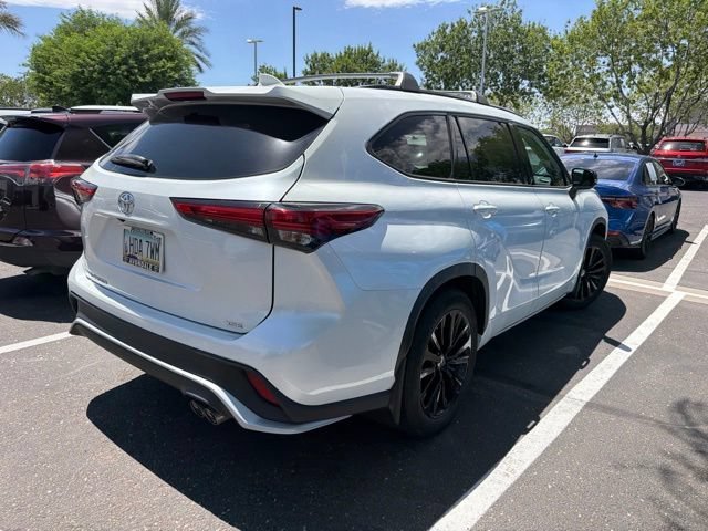 Used 2023 Pearl Toyota L image 3