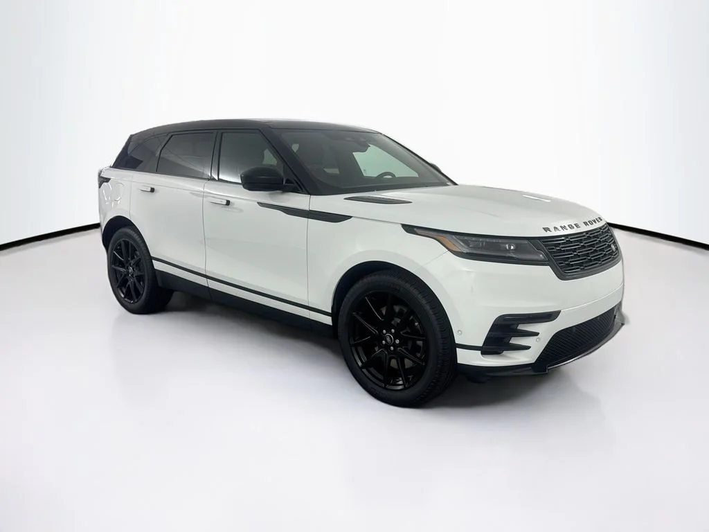 New 2026 Fuji White Land Rover Dynamic SE image 3