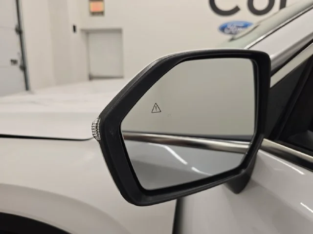 Used 2025 Hyper White Hyundai SEL image 36