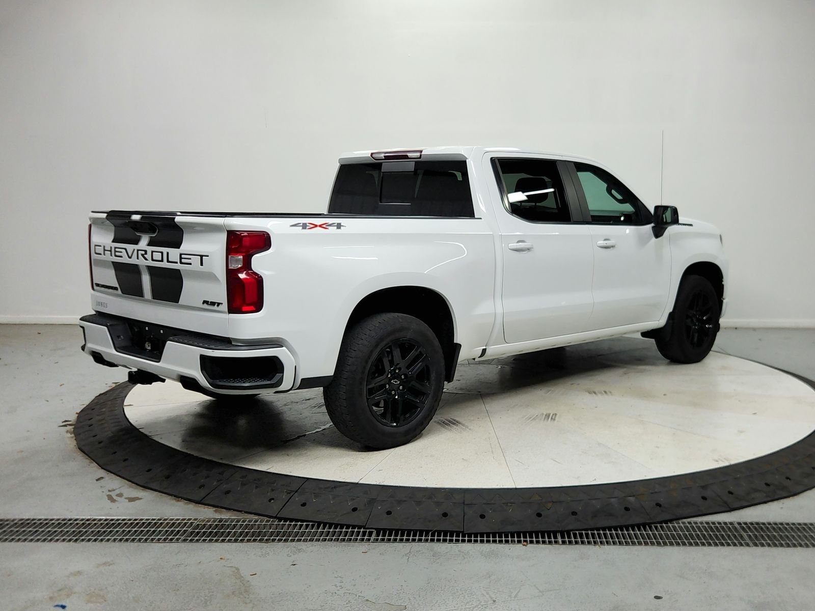 Used 2023 Summit White Chevrolet RST image 8