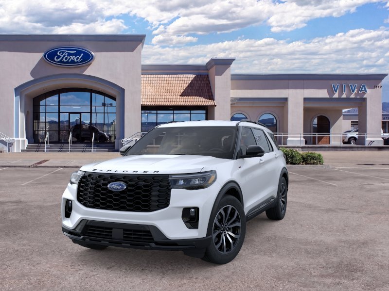 New 2026 Star White Metallic Tri-Coat Ford ST-Line image 2