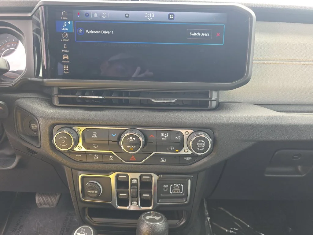 Used 2024 Silver Jeep Sport S image 5