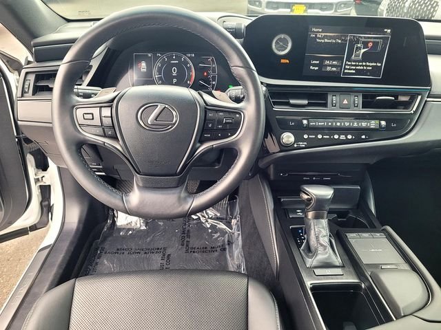 Used 2022 White Lexus 250 image 9