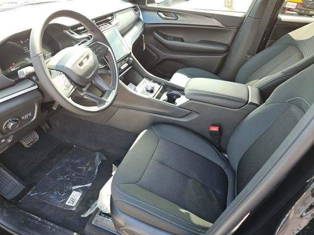 New 2026 Diamond Black Crystal Pearlcoat Jeep Laredo X image 17