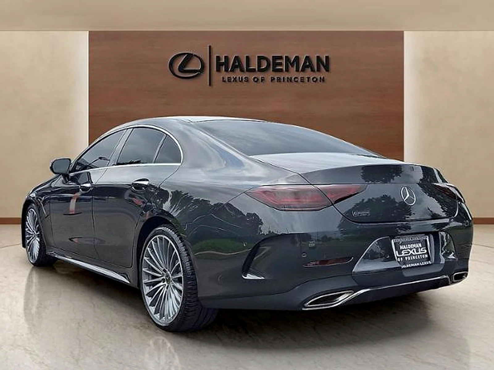 Used 2022 Obsidian Black Metallic Mercedes-Benz 4MATIC® image 4