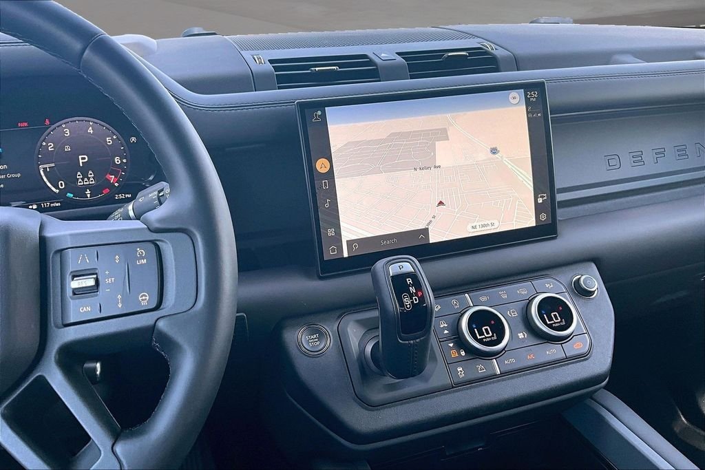 Used 2025 Fuji White Land Rover X-Dynamic SE image 6