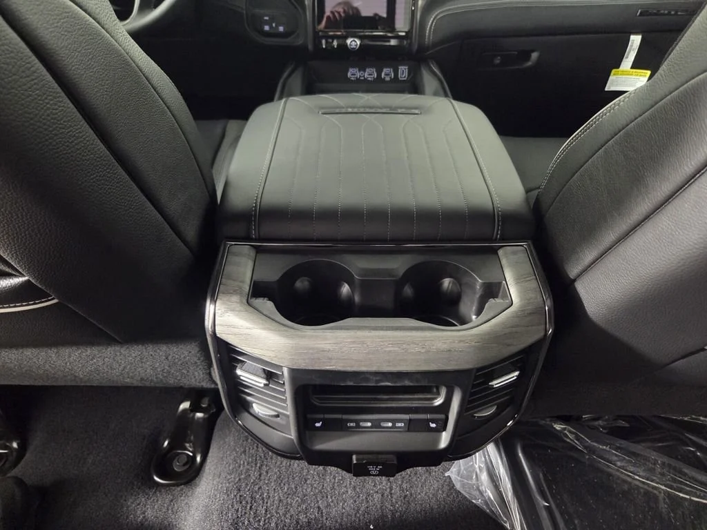 New 2026 Diamond Black Crystal Pearl-Coat Exterior Paint RAM Limited image 18