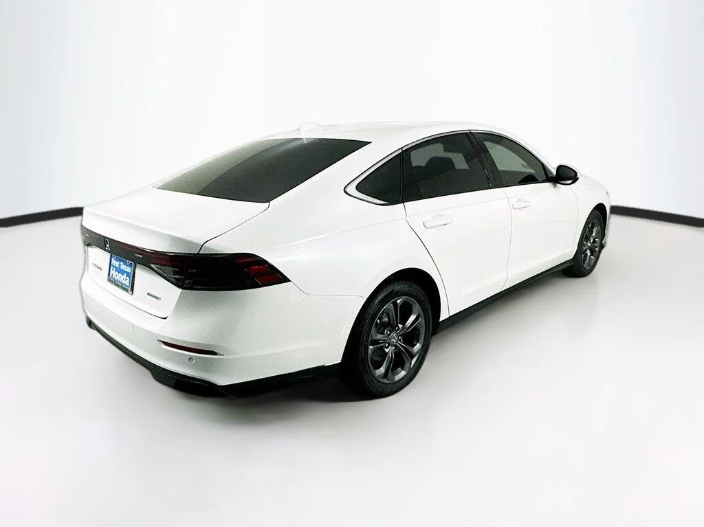 New 2026 Platinum White Pearl Honda EX-L image 8