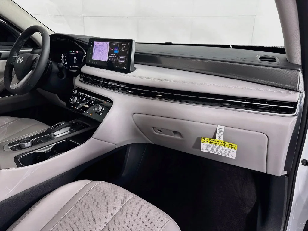 Certified Used 2027 White INFINITI LUXE image 41