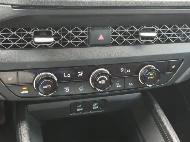 Used 2025  Honda SE image 18