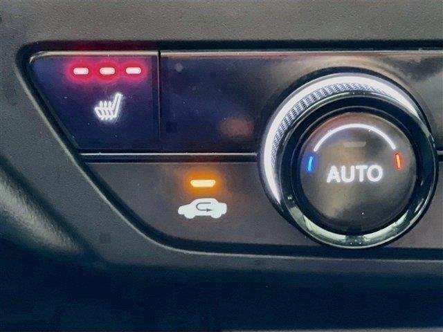 Used 2025 Platinum White Pearl Honda SE image 21