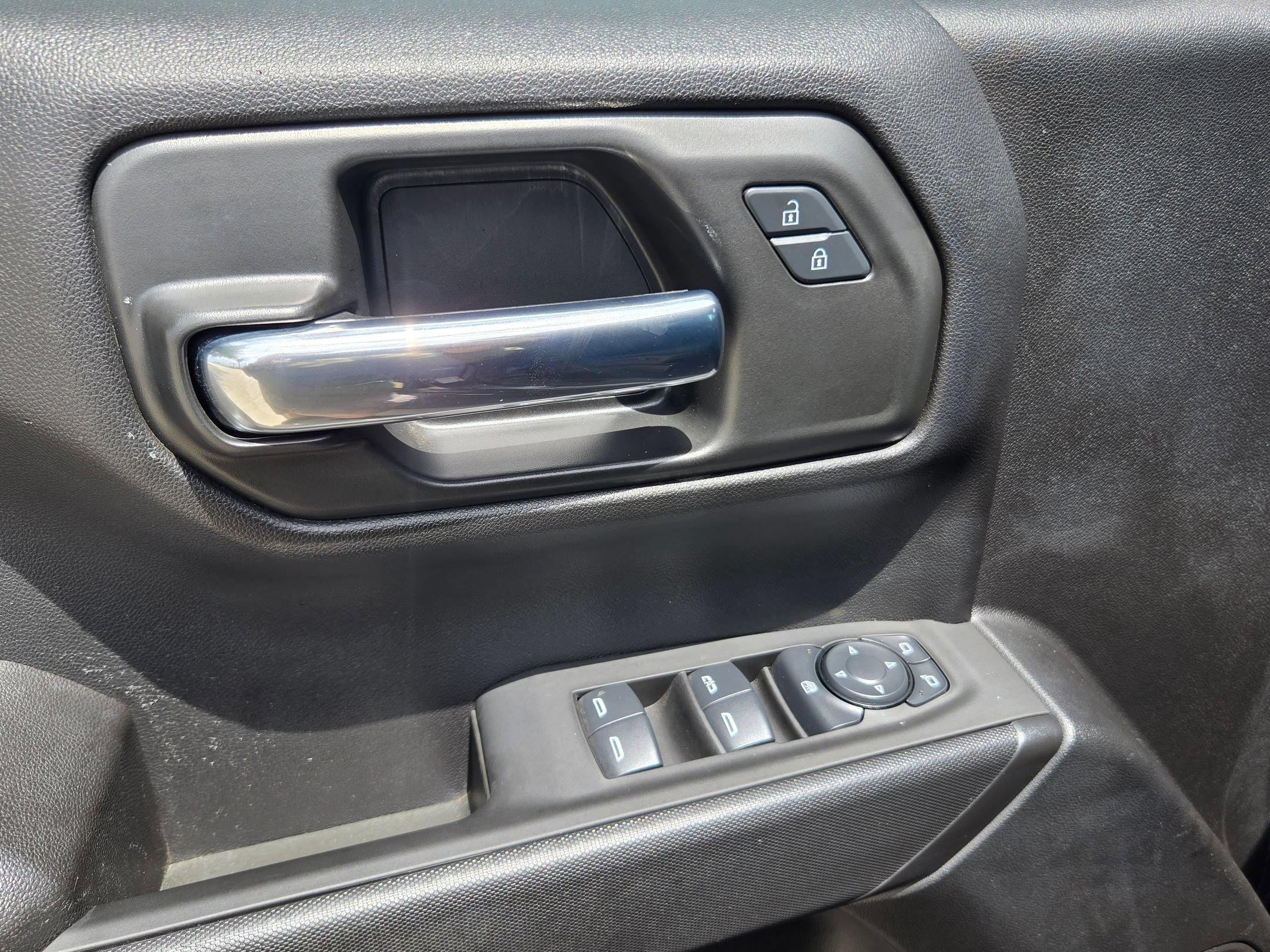 Used 2025 Black Chevrolet Custom image 18