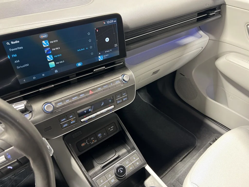 Used 2024 Abyss Black Hyundai Limited image 17
