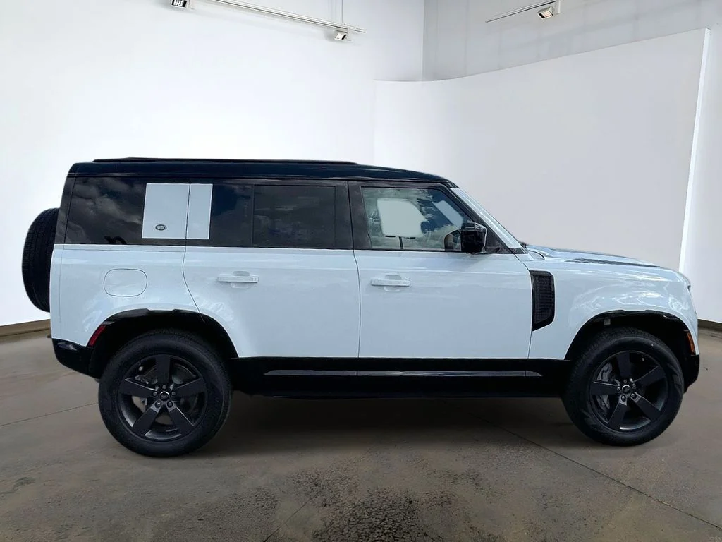 2024 Land Rover Defender X-Dynamic SE - Photo 6