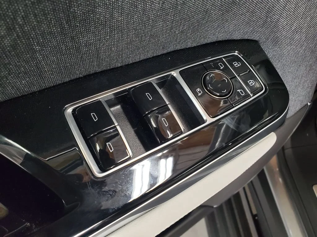 New 2026 Argent Silver Metallic Cadillac Platinum Luxury image 31