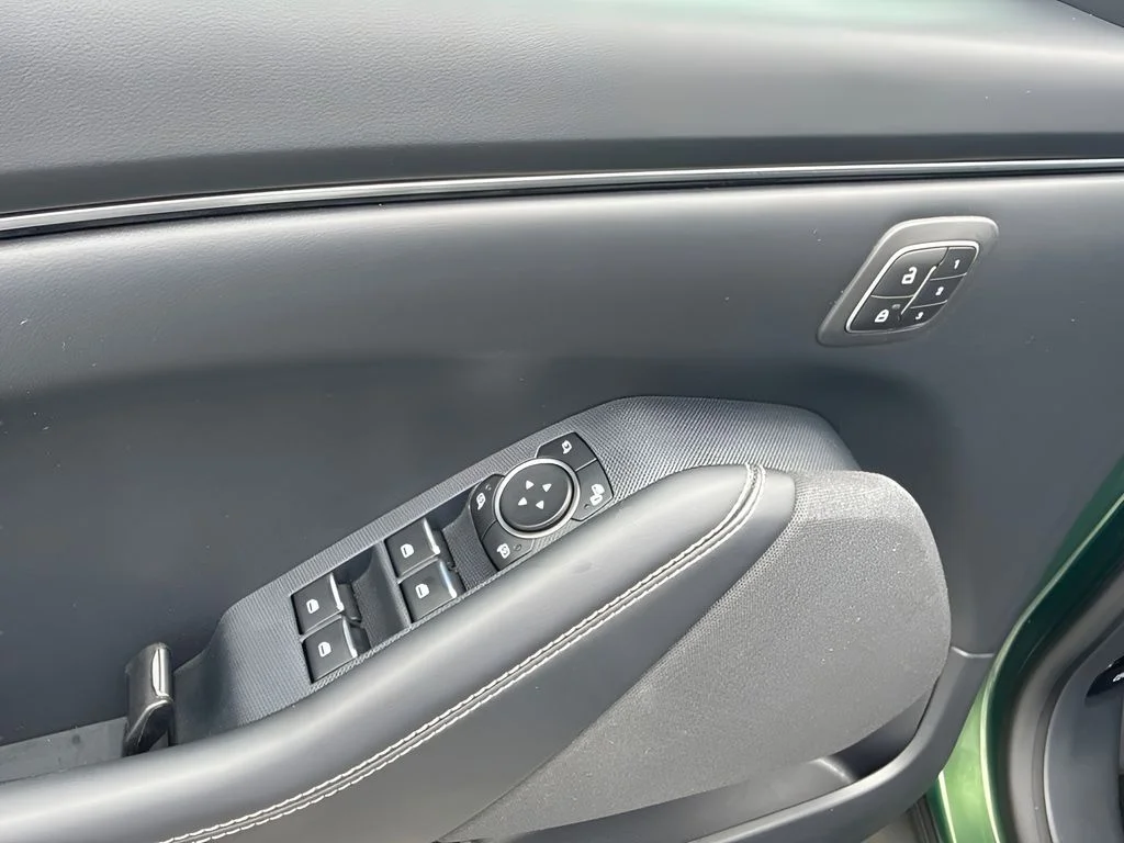 Used 2025 Green Ford Select image 17