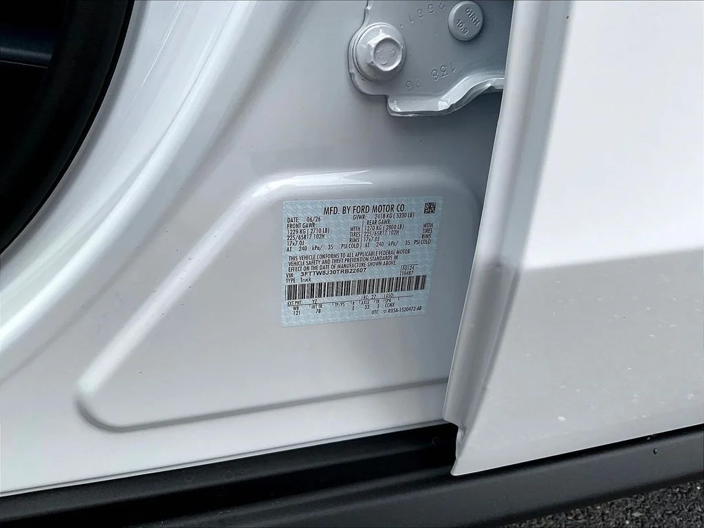 New 2026 Oxford White Ford XLT image 8