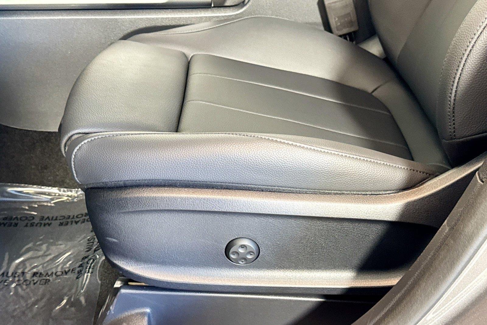 New 2026 Mountain Grey Metallic Mercedes-Benz GLB 250 image 17