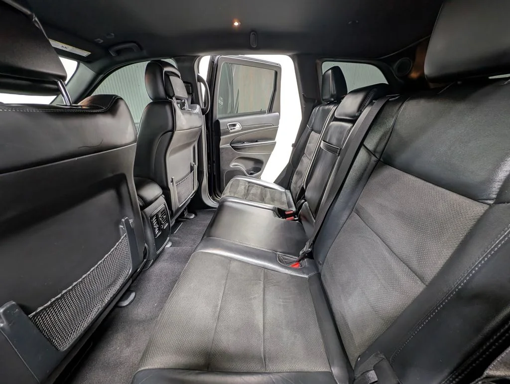Used 2020 Diamond Black Crystal Pearlcoat Jeep Laredo image 11