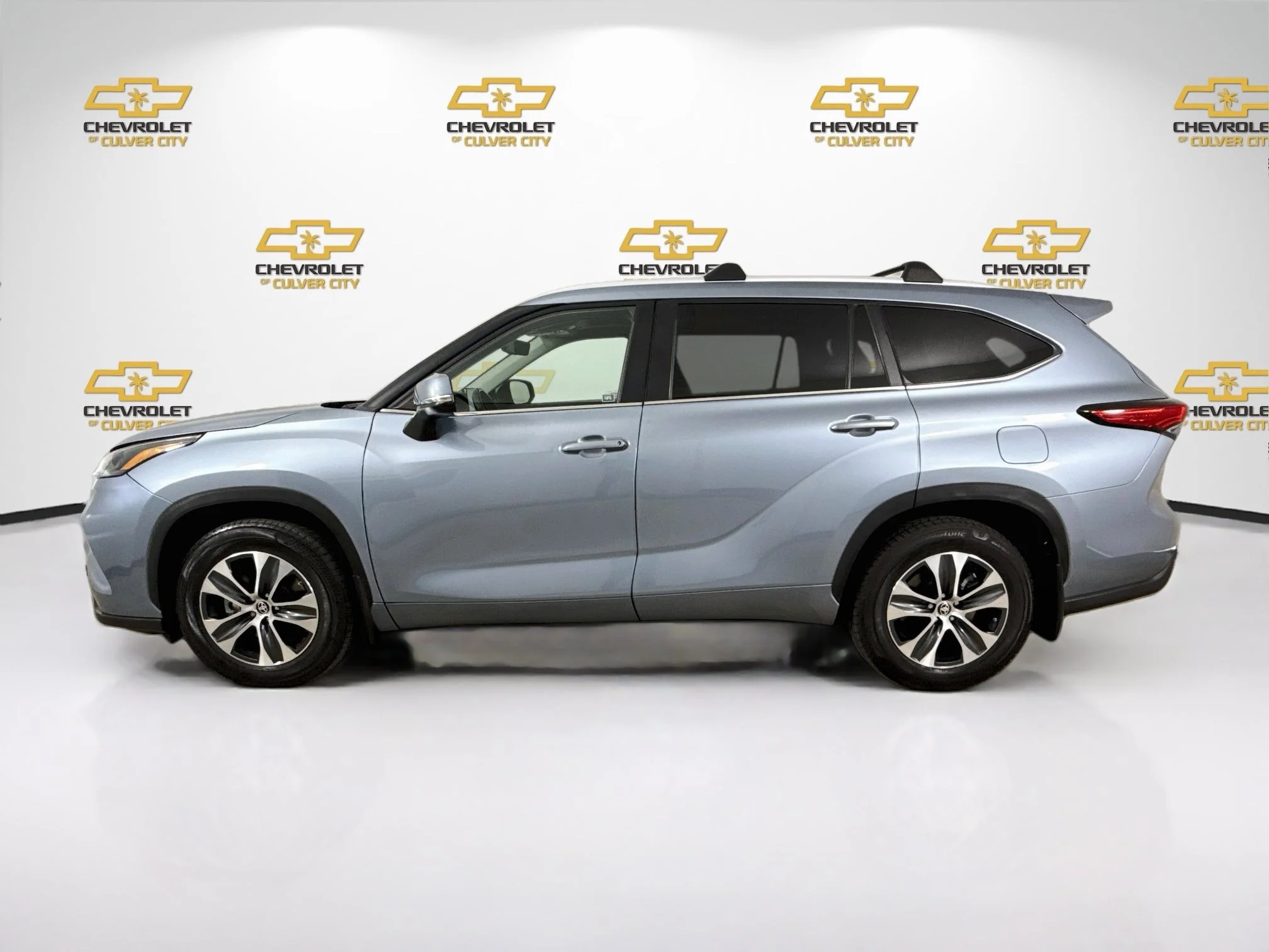Used 2023 Gray Toyota L image 5