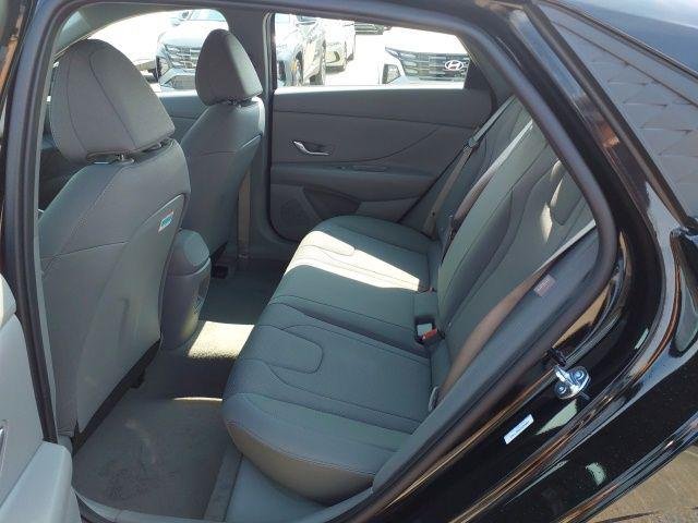 New 2026 Abyss Black Hyundai SE image 10