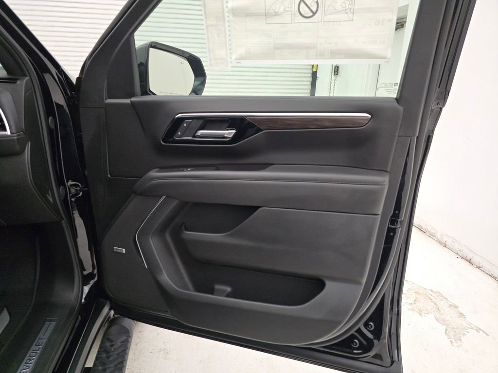 2025 Chevrolet Suburban Z71 - Photo 58