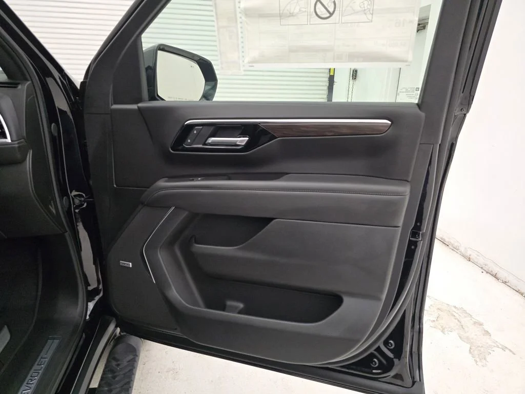 2025 Chevrolet Suburban Z71 - Photo 58