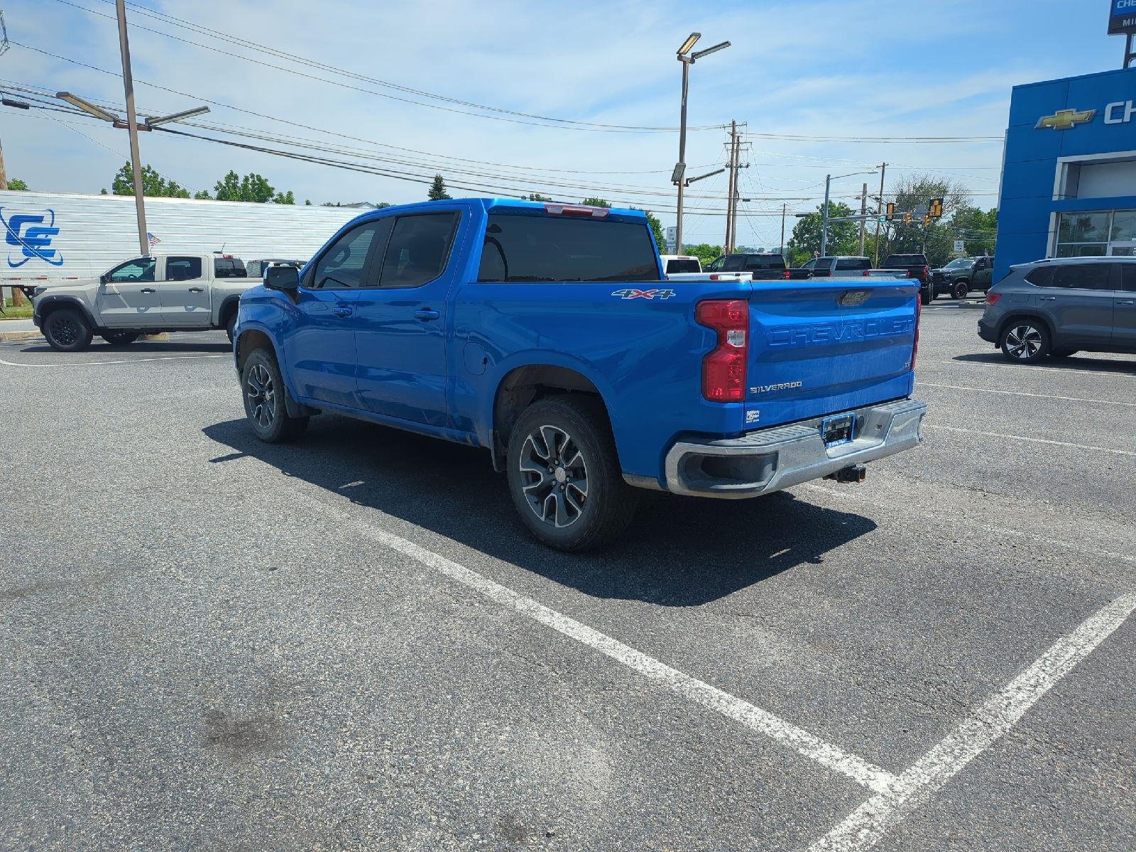 Used 2025 Riptide Blue Metallic Chevrolet LT image 5
