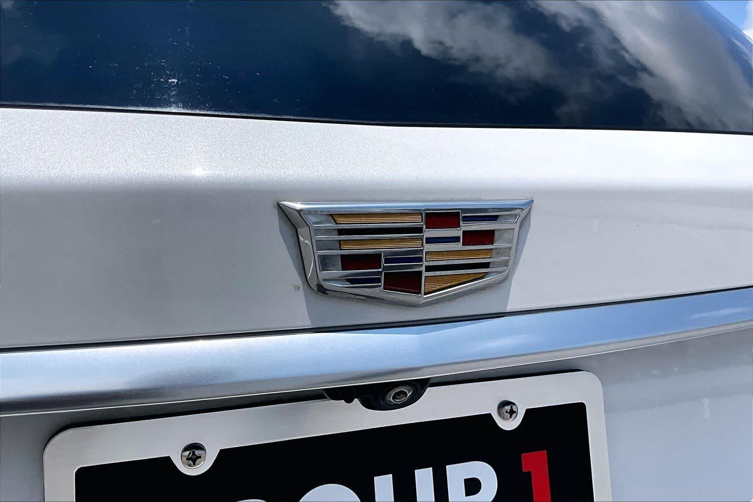 Used 2021 Crystal White Tricoat Cadillac Luxury image 10