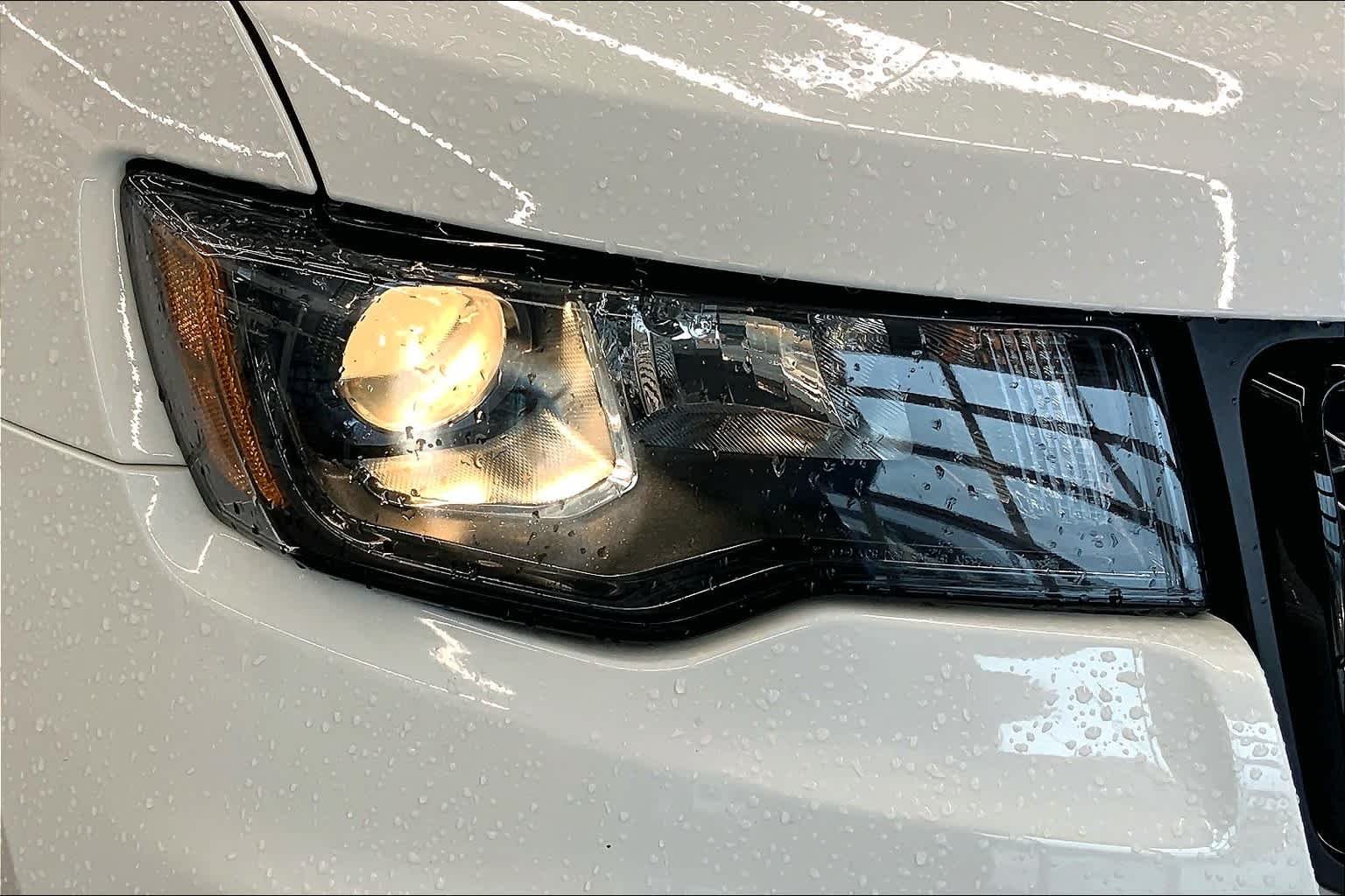 Used 2018 Bright White Clearcoat Jeep Altitude image 27