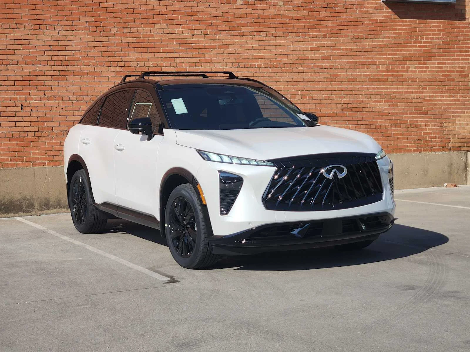 New 2027 2T RAD WHT INFINITI Sport AWD image 2