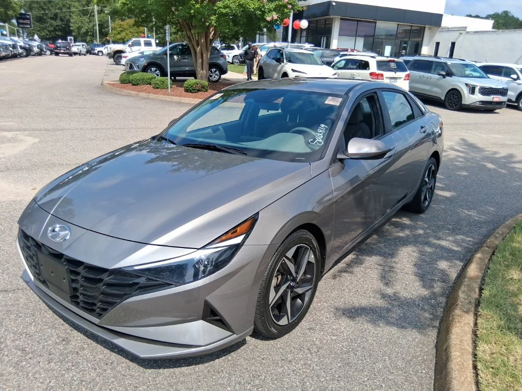 Used 2023 Silver Hyundai SEL image 2