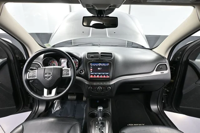 Used 2017 Gray Dodge Crossroad image 24