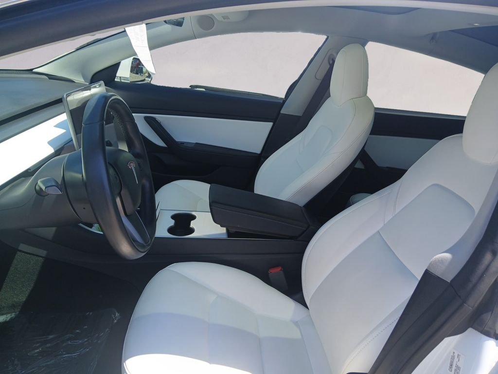 Used 2019  Tesla Long Range image 10