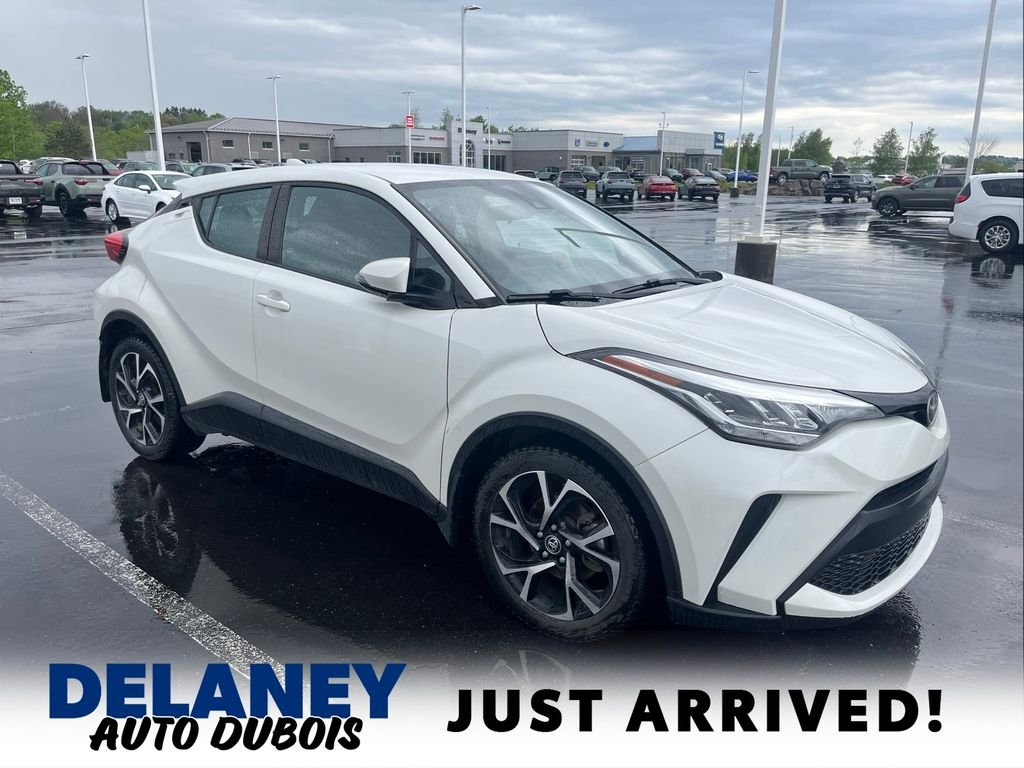 2021 Toyota C-HR XLE's photo