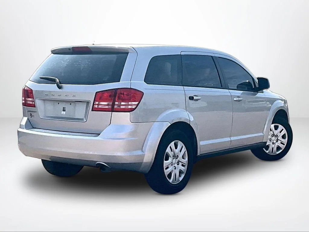 Used 2013 Silver Dodge SE image 3