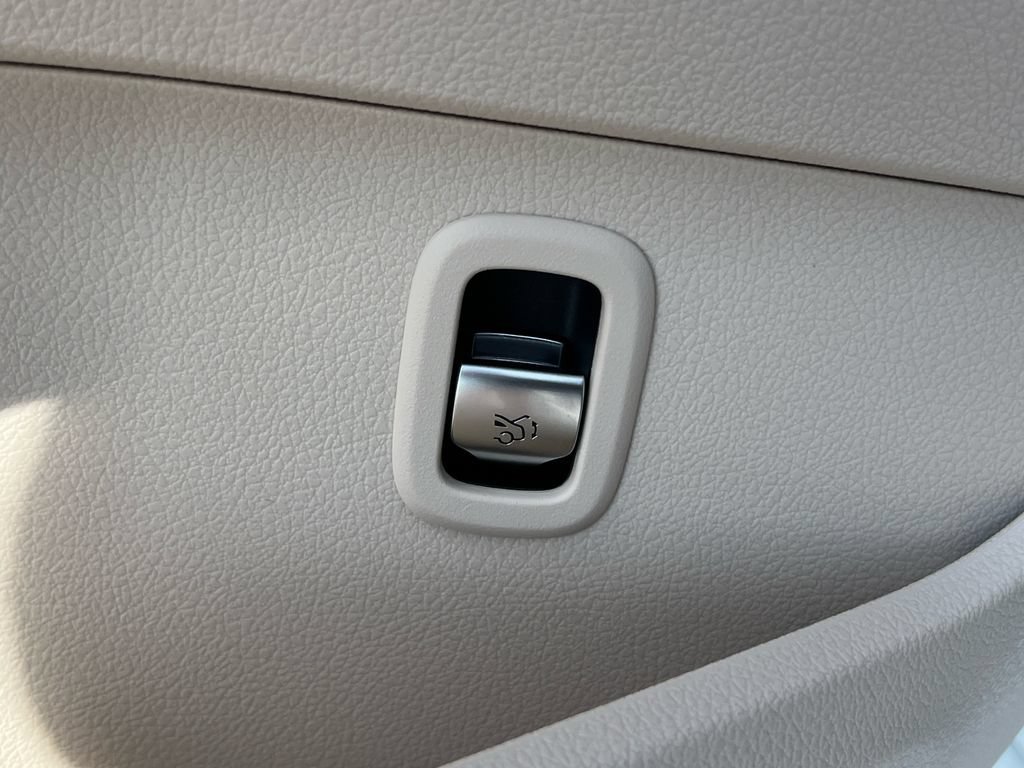 New 2026 Polar White Mercedes-Benz C 300 image 52