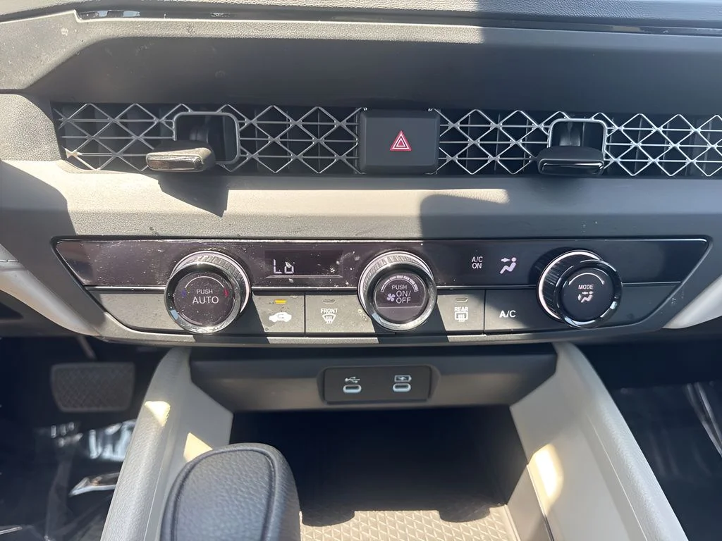 Used 2025 White Honda LX image 19