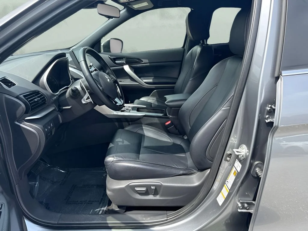 Used 2024 Gray Mitsubishi SEL image 5