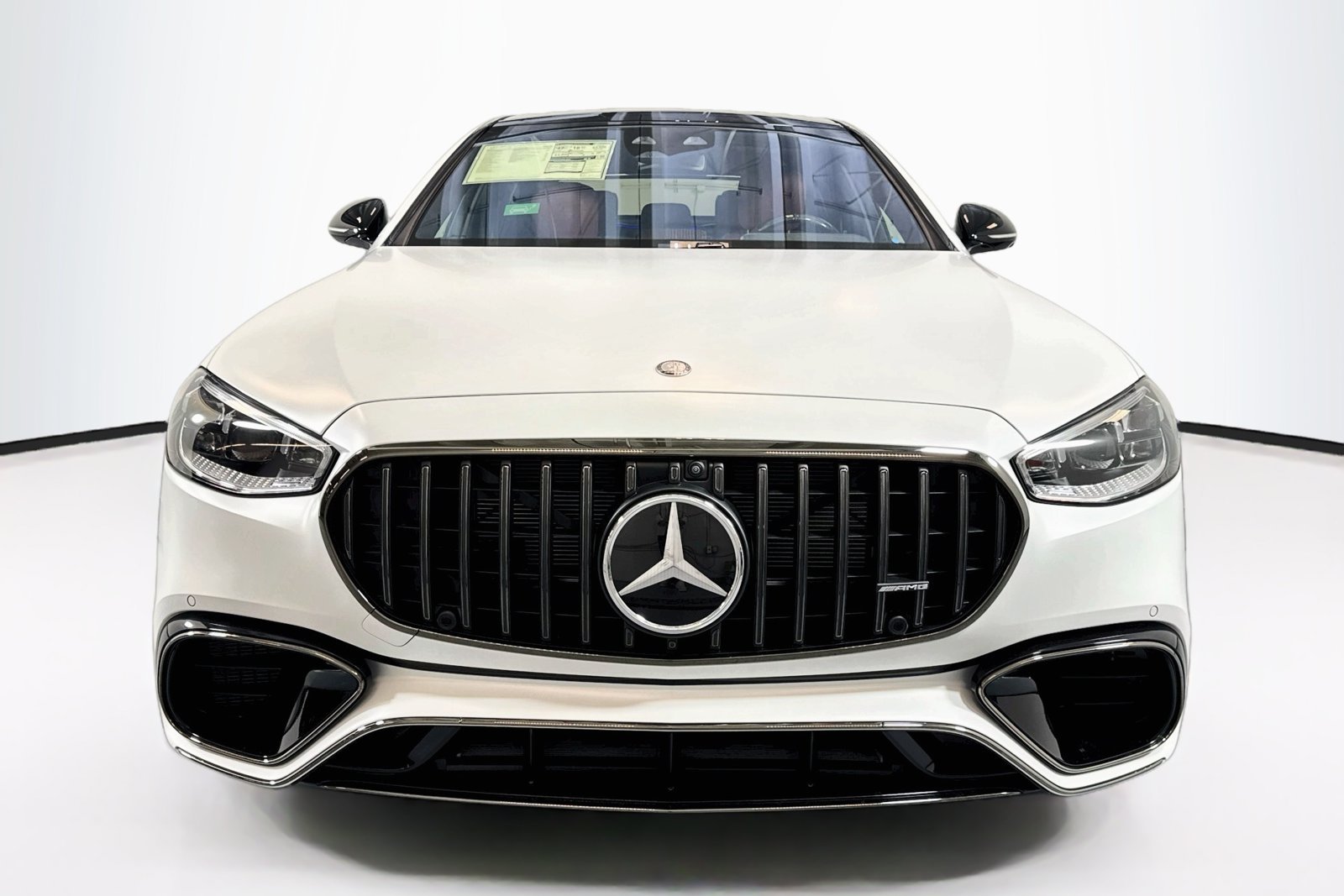 New 2026 MANUFAKTUR Moonlight White Magno Mercedes-Benz AMG® S 63 E image 2