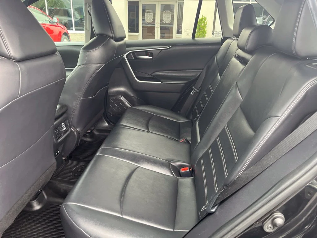 Used 2020 Midnight Black Metallic Toyota XLE Premium image 15