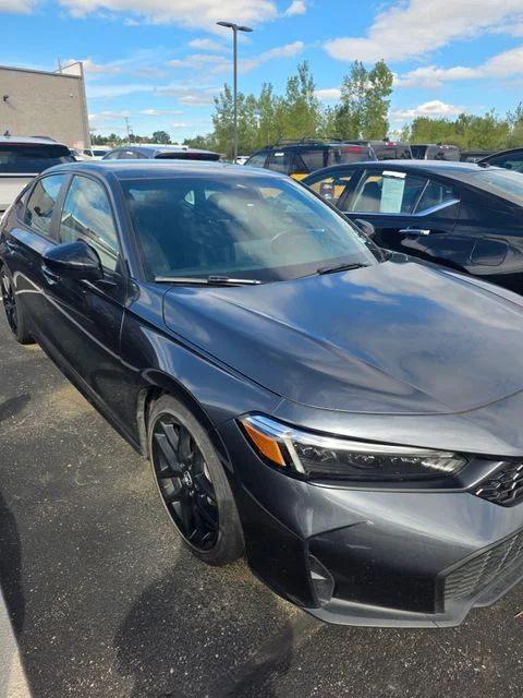 Used 2025  Honda Sport image 3