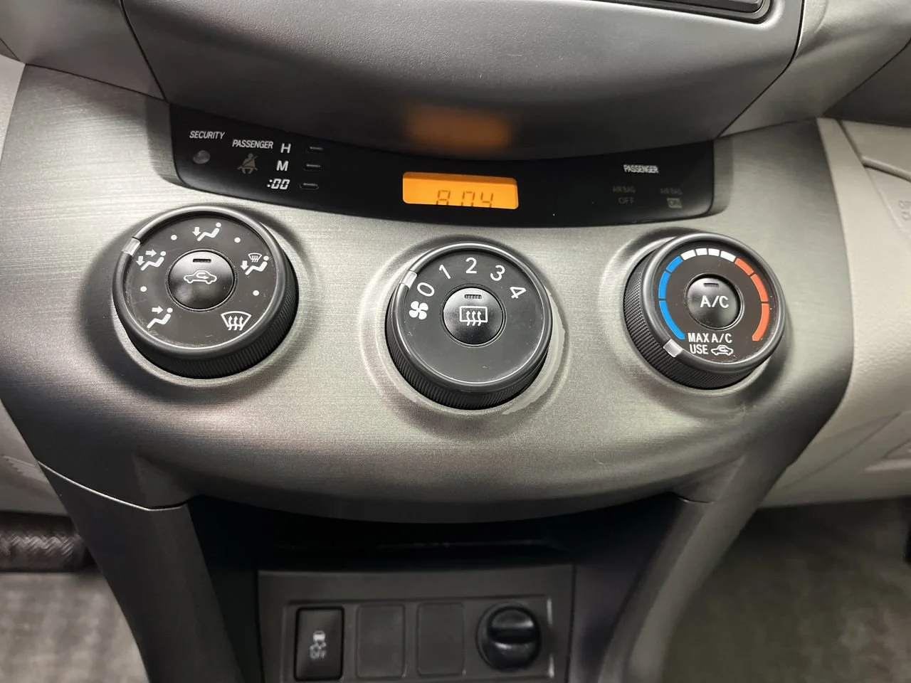 Used 2012  Toyota  image 16