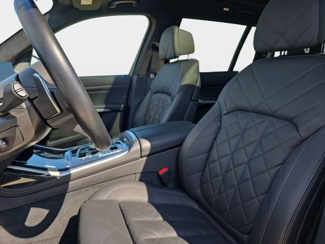 Used 2023 Black BMW xDrive40i image 19