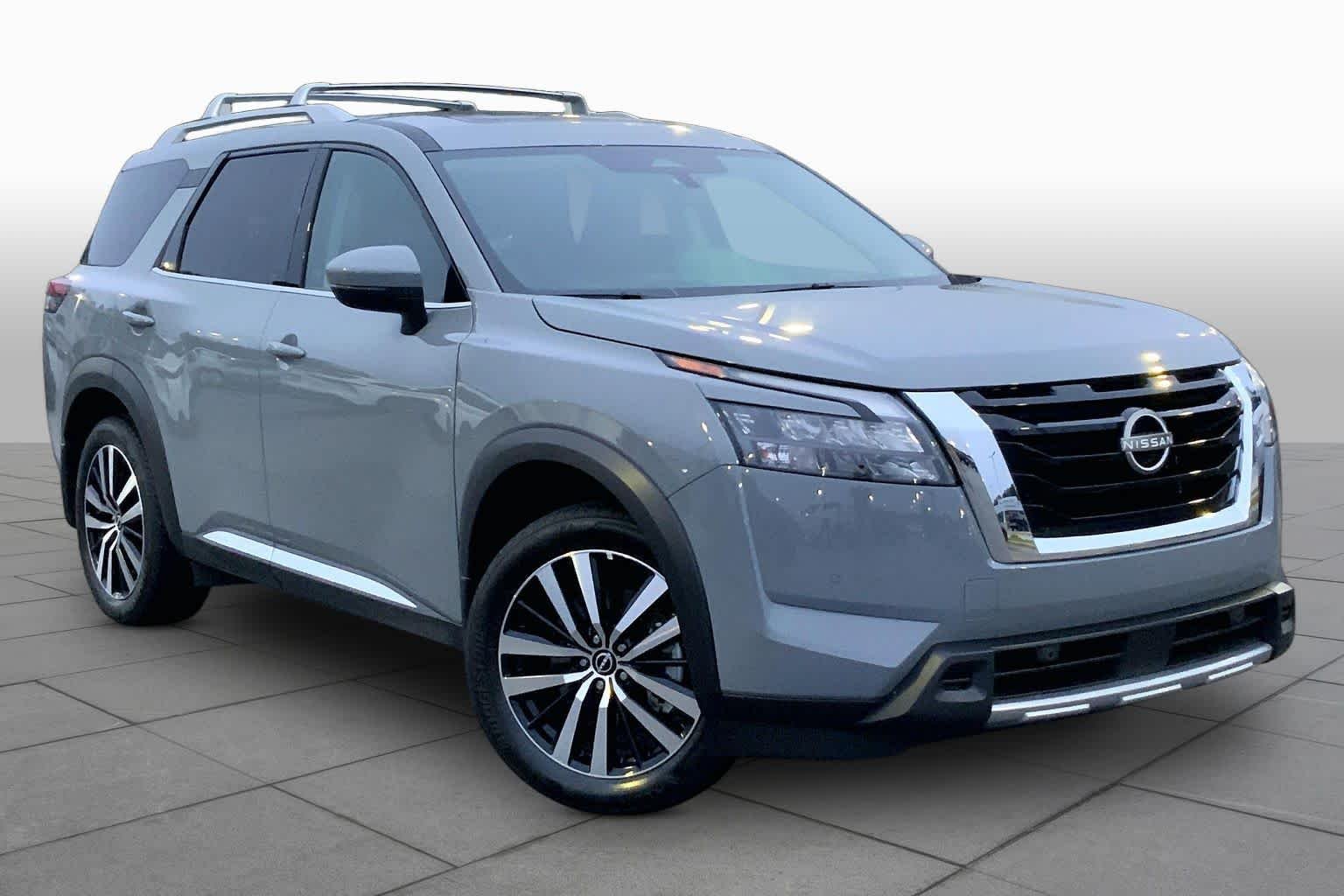 Used 2025 Boulder Gray Pearl Nissan Platinum image 2