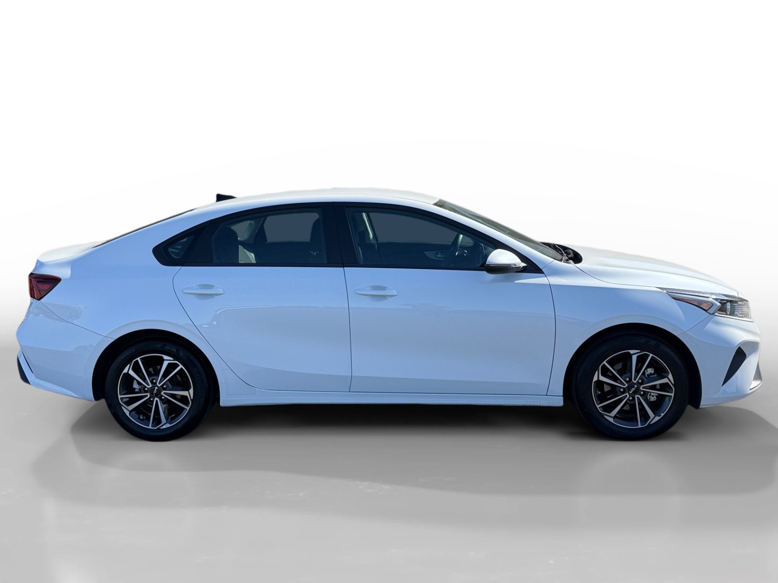 Used 2023 Snow White Pearl Kia LXS image 6