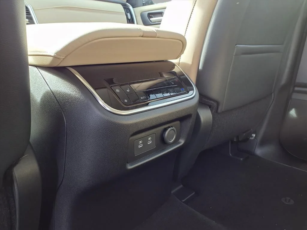 New 2026 Everest White TriCoat Nissan Platinum Reserve image 25
