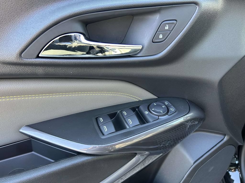 New 2026 Mosaic Black Metallic Chevrolet ACTIV image 14