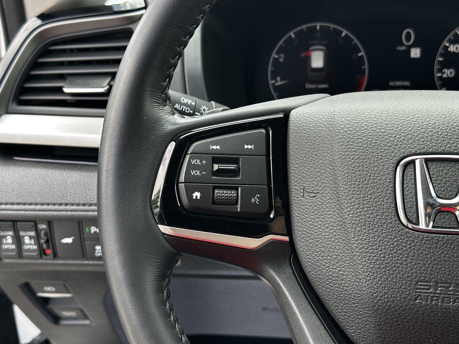 Used 2025 Platinum White Pearl Honda Touring image 12